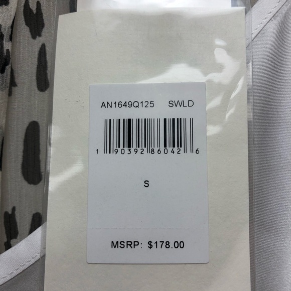 NWT 7 for All Mankind Leopard Ruffle Collar Top S - Picture 7 of 8